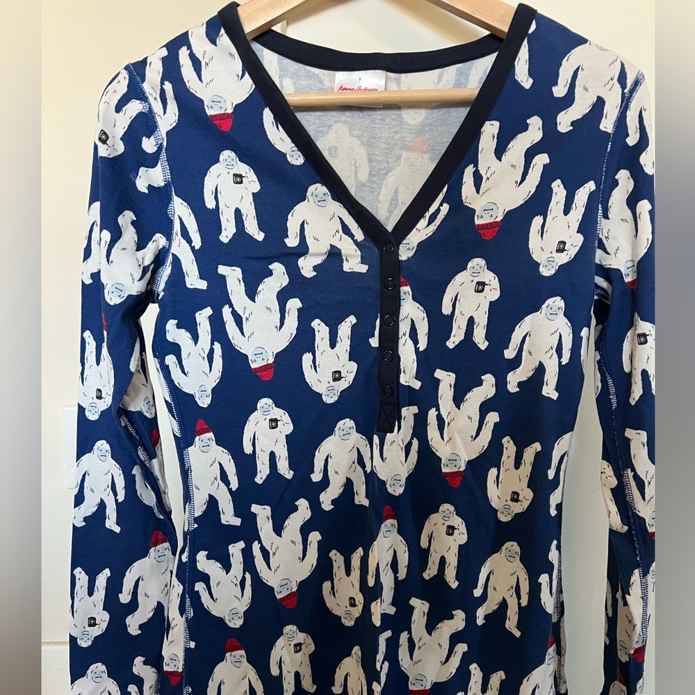 Blue Yeti Henley Top in Women Size (Small)